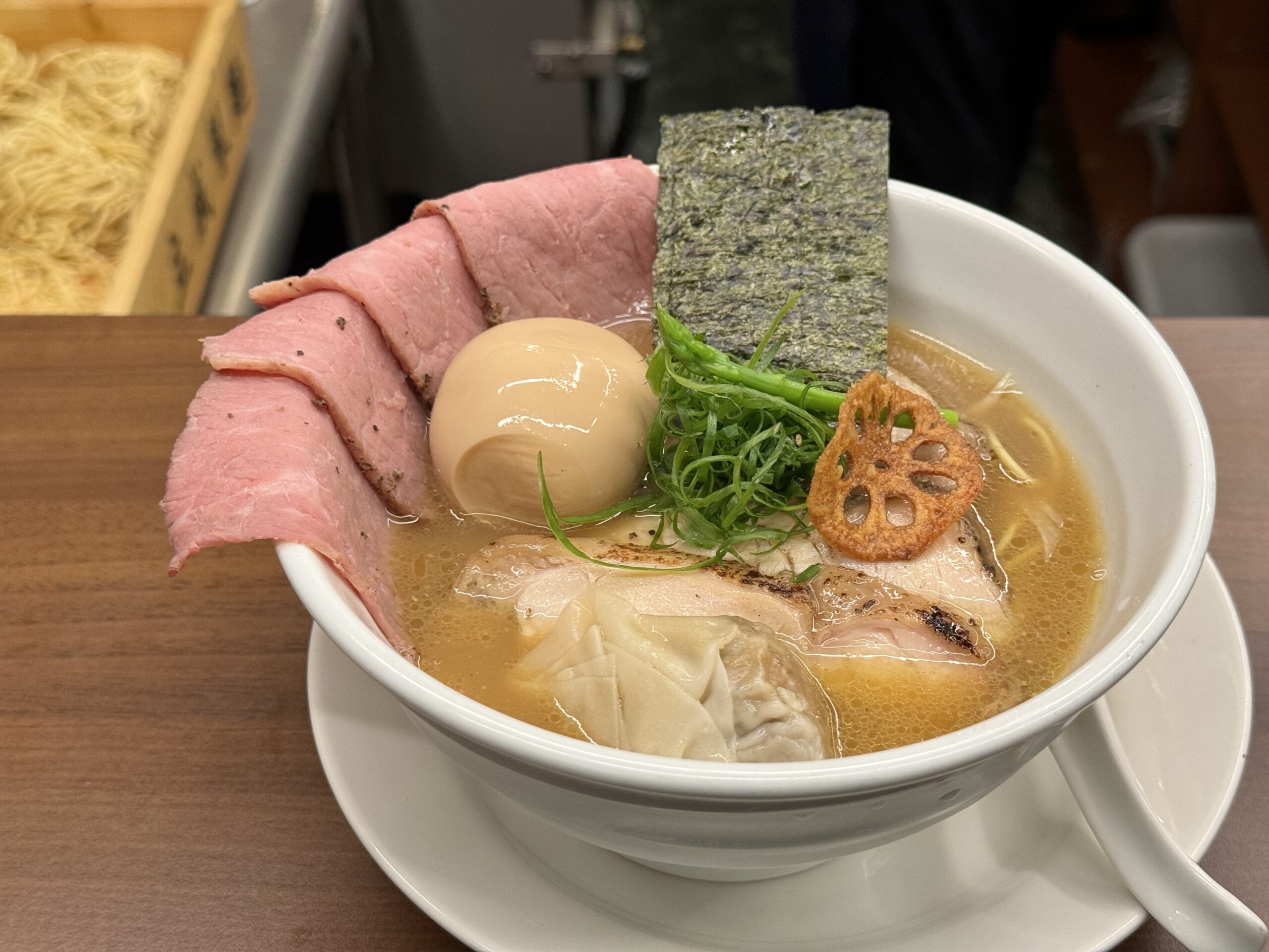 高雄拉麵 牛骨白湯拉麵 『初代花山拉麵』新興區美食 可免費加麵 @高雄美食底對