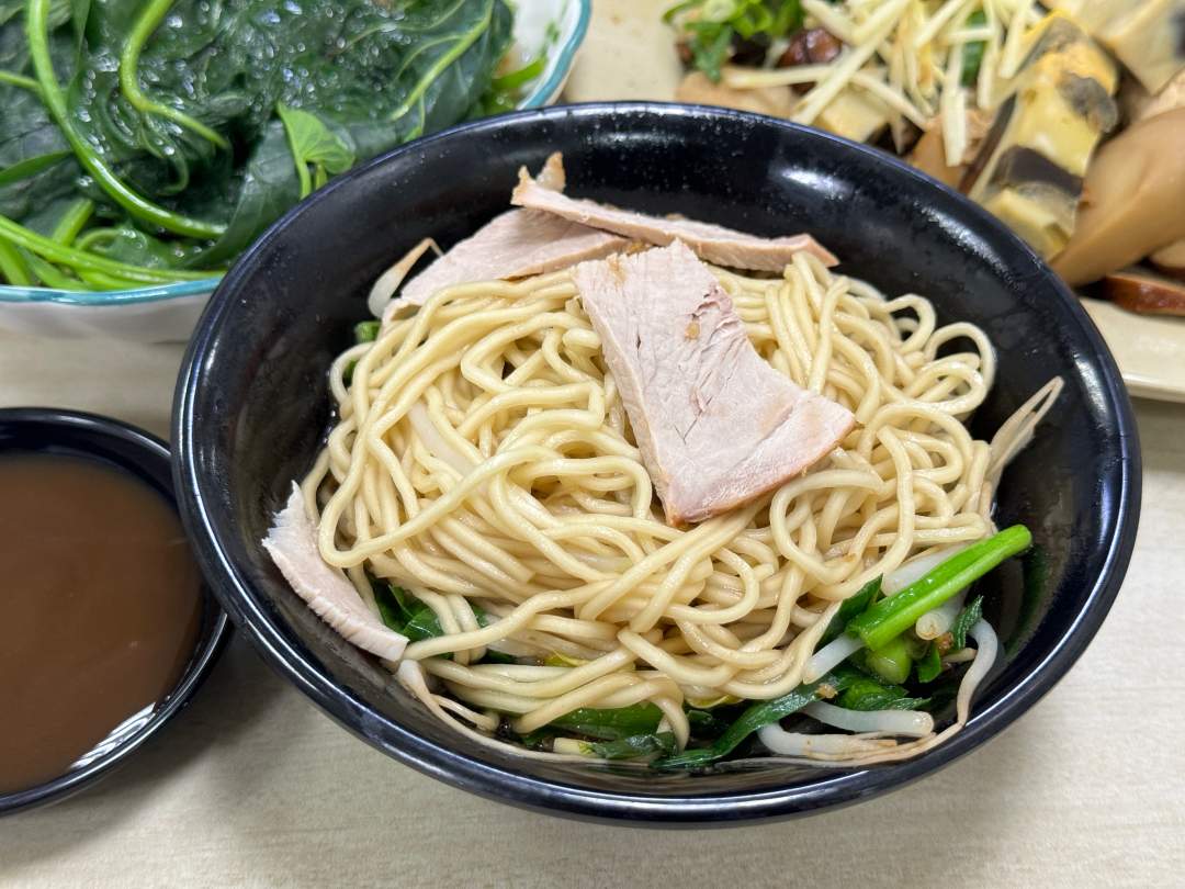 『福安陽春麵』在第三十年老店 大骨湯自己撈 @高雄美食底對