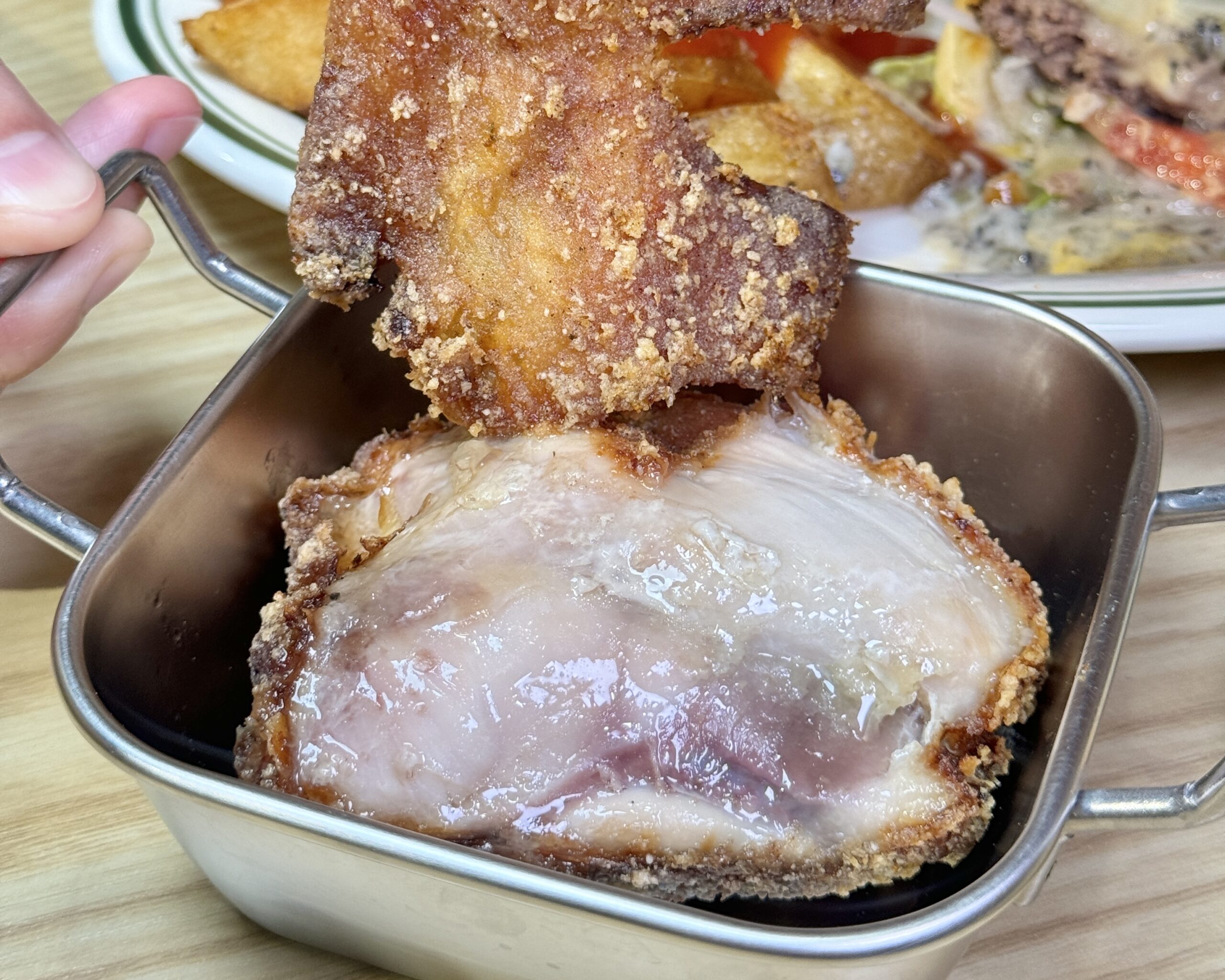 瑞豐夜市附近 新開幕 『好哇好哇美式餐館』漢堡排飯 手打漢堡 米樂福 @高雄美食底對