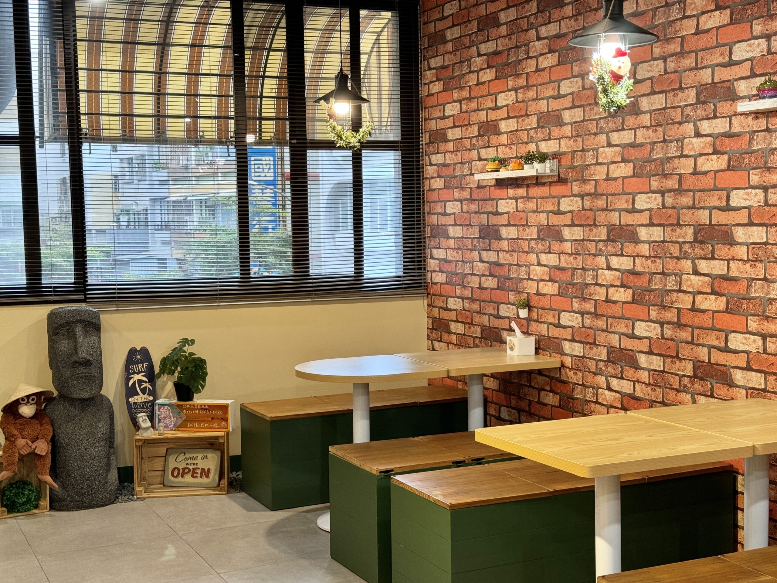 瑞豐夜市附近 新開幕 『好哇好哇美式餐館』漢堡排飯 手打漢堡 米樂福 @高雄美食底對