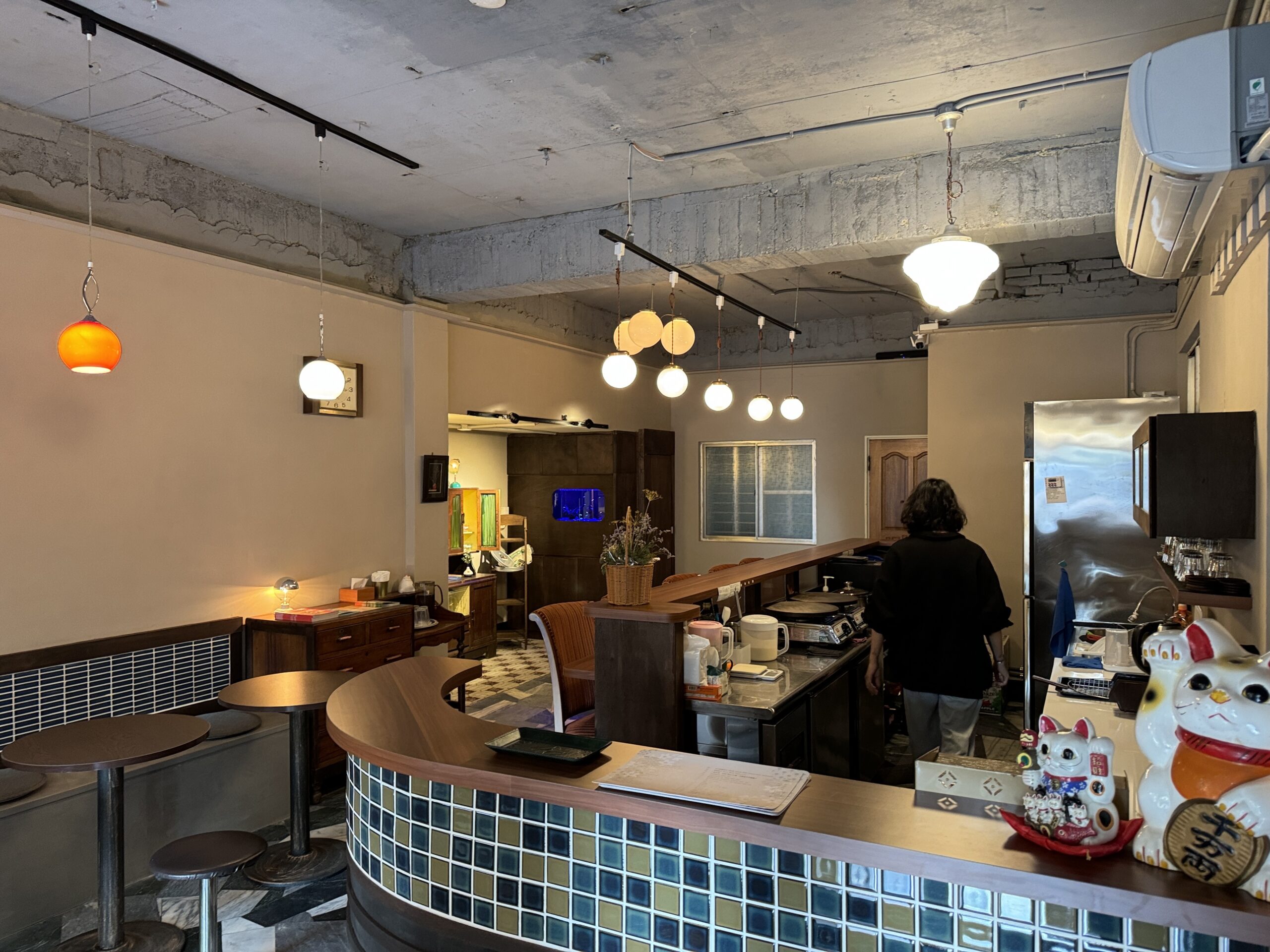 (新店)新堀江『卷季』復古可麗餅喫茶店 深夜咖啡廳 @高雄美食底對