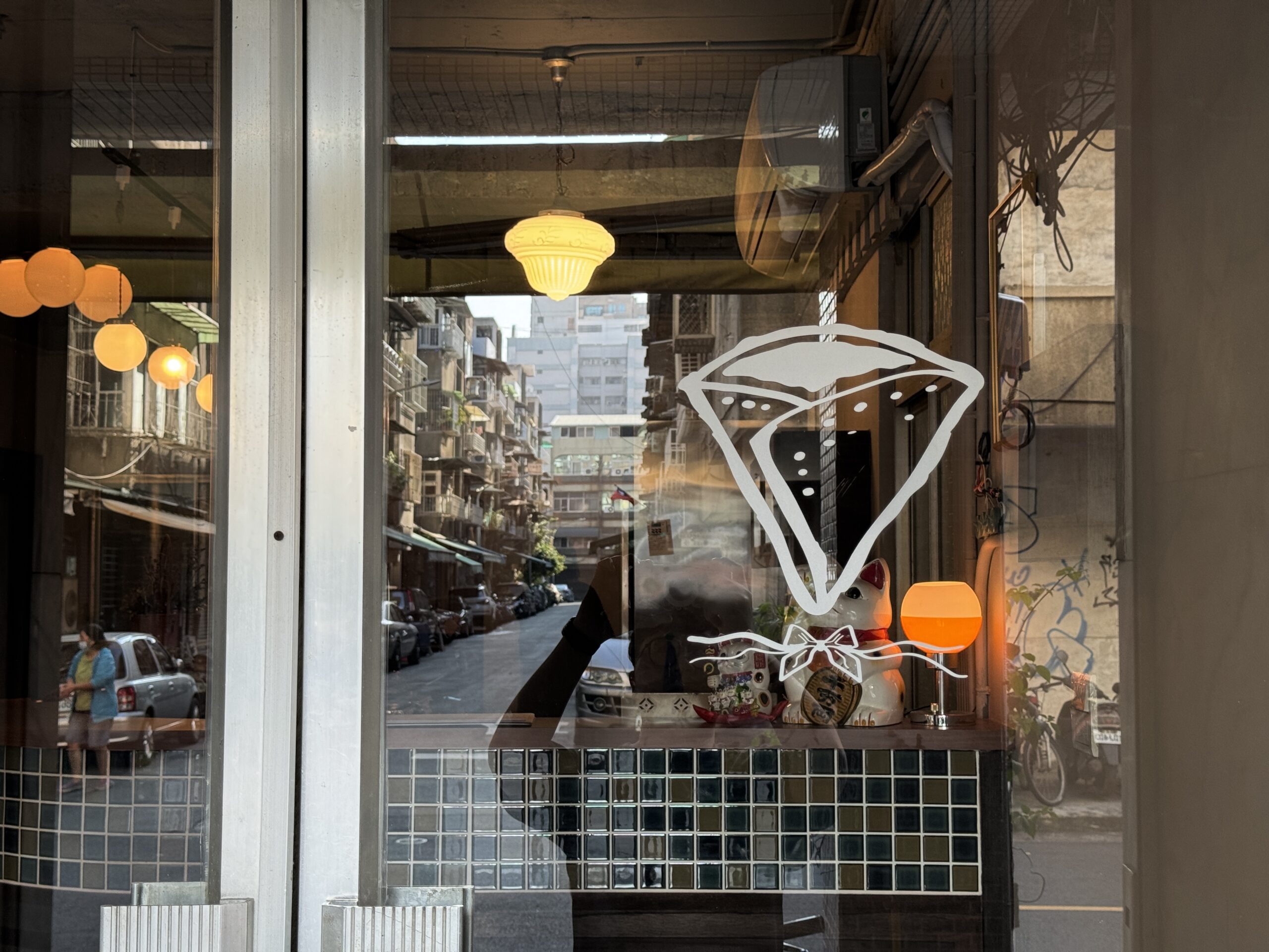 (新店)新堀江『卷季』復古可麗餅喫茶店 深夜咖啡廳 @高雄美食底對