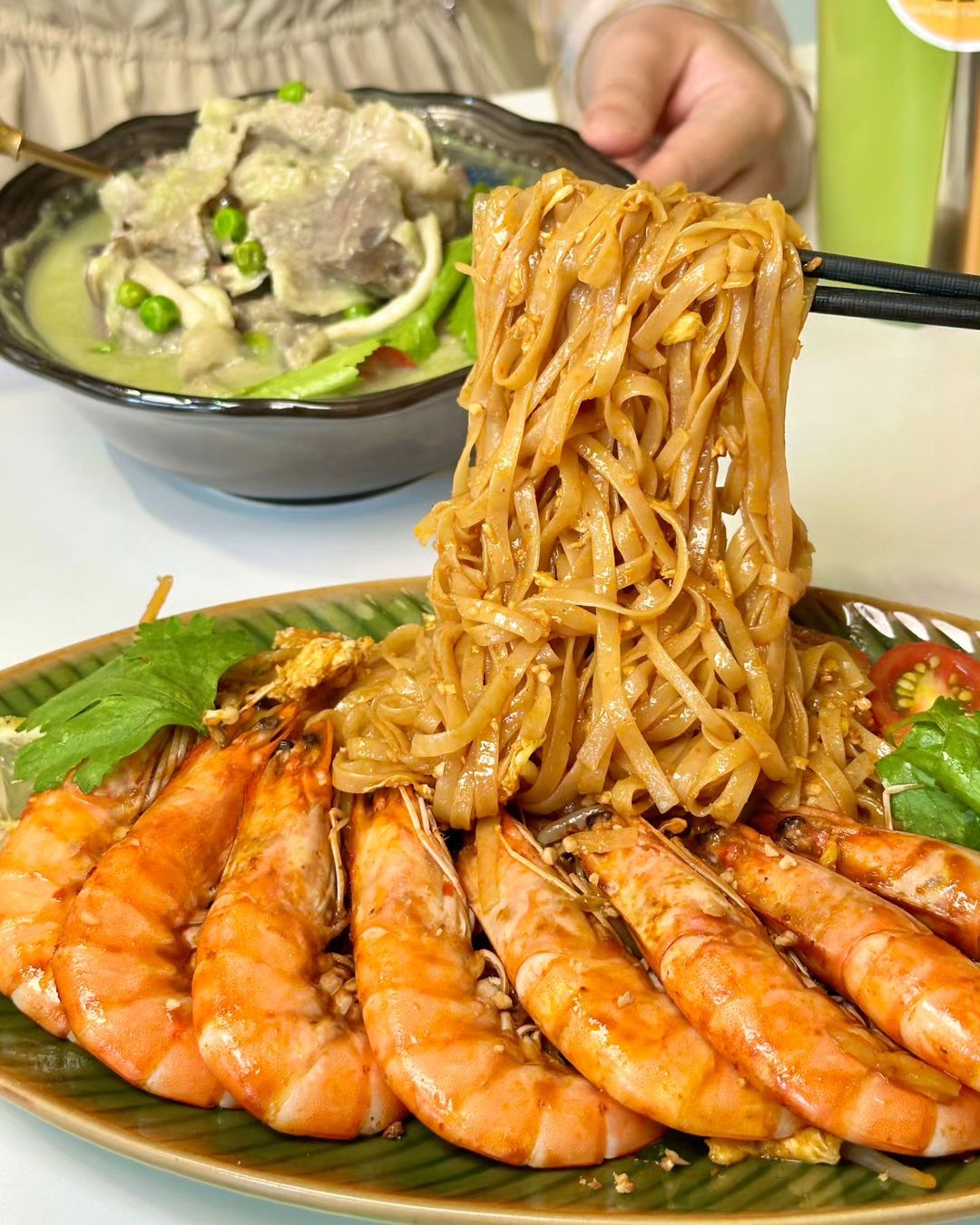 鹽埕區『泰杜咖哩/河粉 愛河鹽埕店』南洋料理個人份！帕泰和湯河粉都好吃 @高雄美食底對