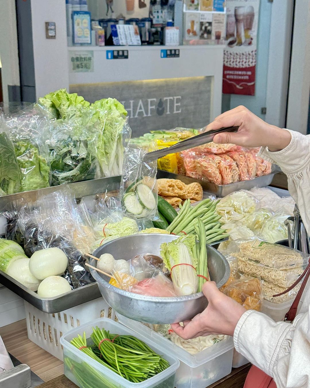 『滷鮮滷味』生意超好！五種口味吃不膩選擇多 @高雄美食底對
