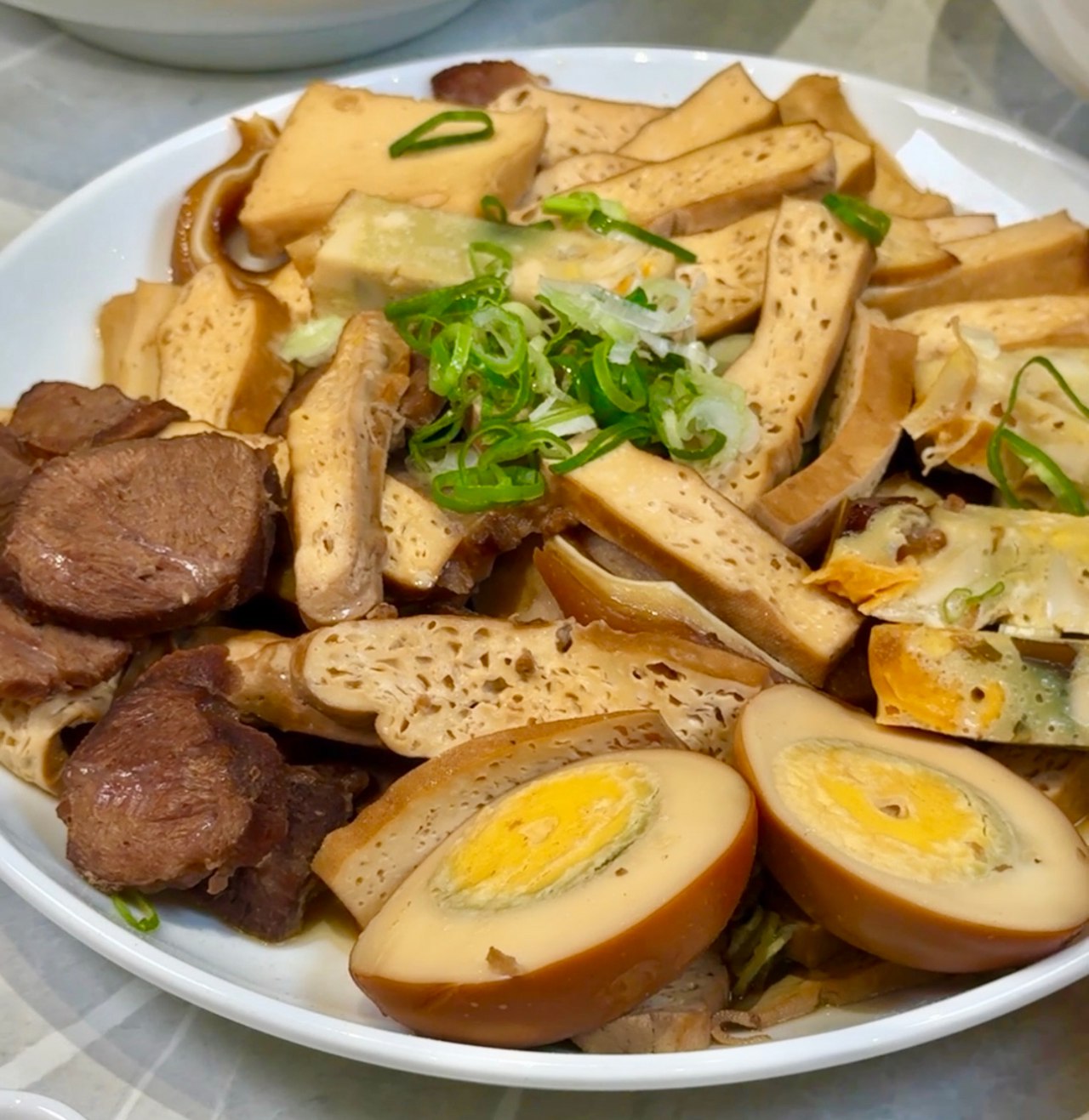 高雄新開 『鼎DING 現炒榨菜肉絲麵』  高雄美術館門市 有菜單 @高雄美食底對