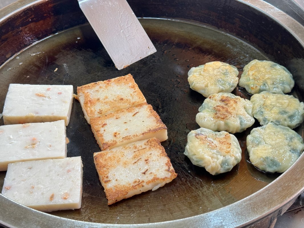 苓雅市場『寶弟港式點心站』銅板港式小點 燒賣 流沙包 @高雄美食底對