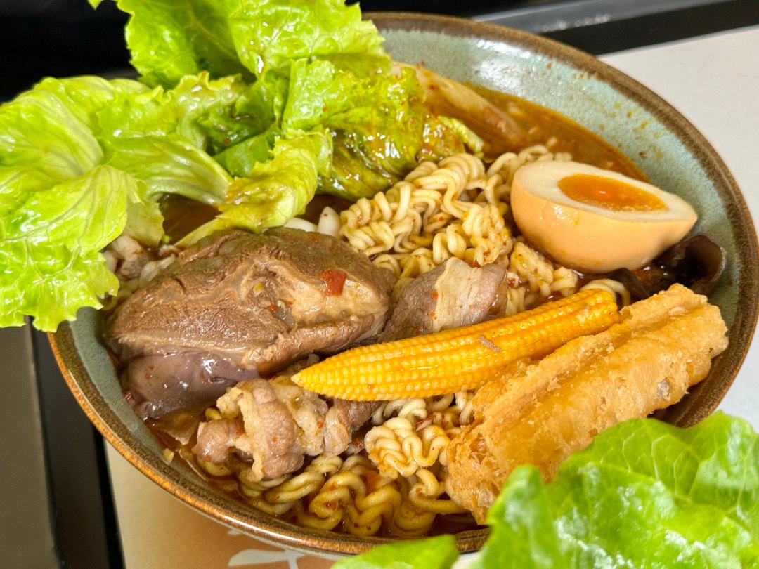高雄麻奶天花板『發式』天氣再熱一樣客滿！高雄必吃麻奶意麵 @高雄美食底對