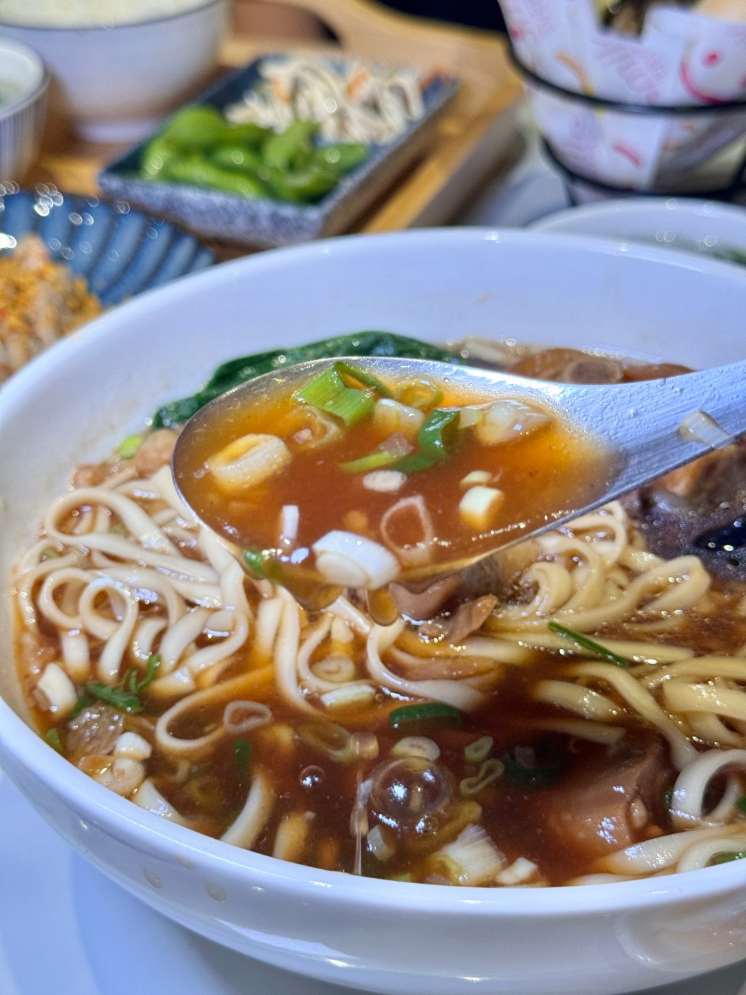 霸氣蔥㸆肋排麵『餓呆E Dai Noodles』文青風好拍照餐點又厲害！好市多大順店周圍美食 @高雄美食底對