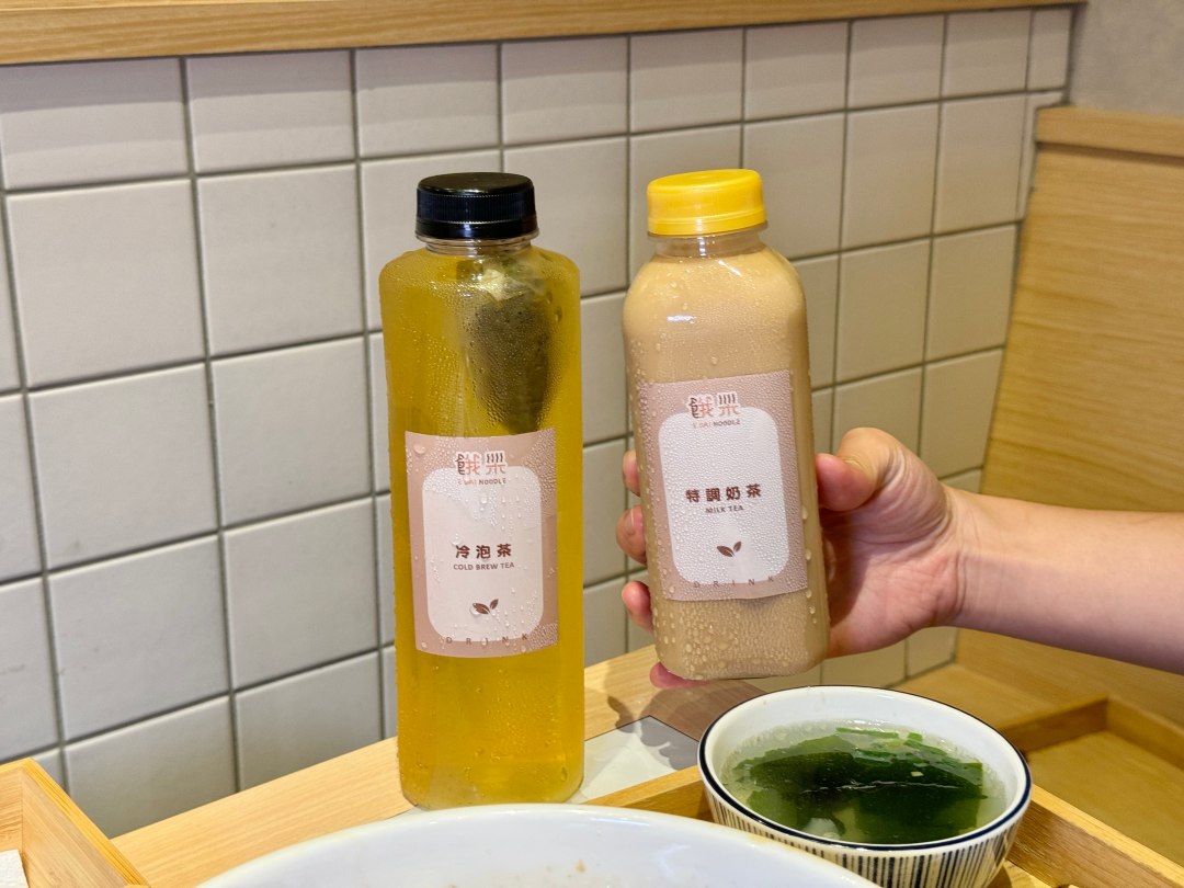 霸氣蔥㸆肋排麵『餓呆E Dai Noodles』文青風好拍照餐點又厲害！好市多大順店周圍美食 @高雄美食底對