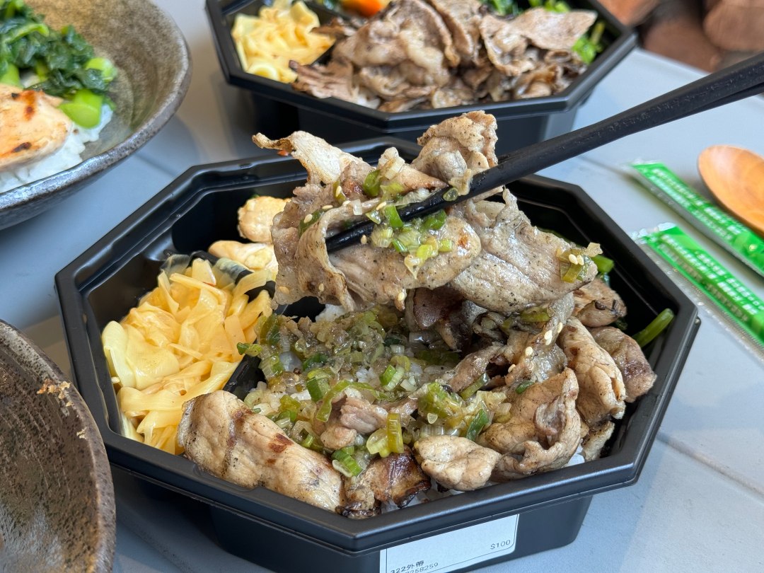 高雄直火柴燒餐盒『森碳』炭香燒肉餐盒 龍眼木直火碳烤 健康餐盒 @高雄美食底對
