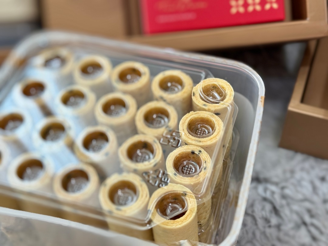 台中伴手禮『實心蛋捲』吃了會驚豔的實心蛋捲，高雄左營門市2024送禮推薦、最新2025春節禮盒2024中秋禮盒推薦、ESG伴手禮 @高雄美食底對