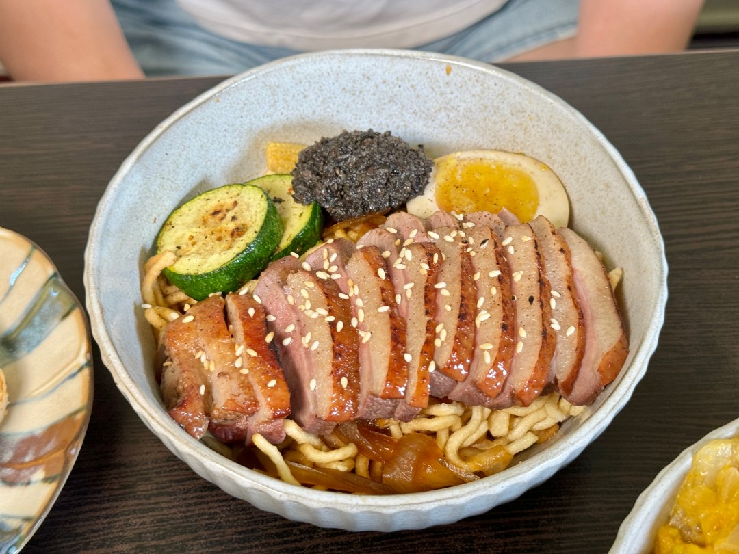 高雄平價丼飯『感丼現食料理』大份量能吃飽！超敢給料～鳳山丼飯 鳳山餐廳推薦 @高雄美食底對