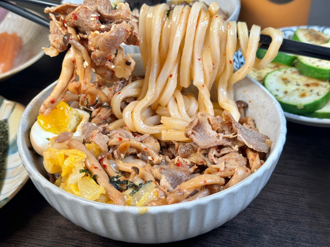 高雄平價丼飯『感丼現食料理』大份量能吃飽！超敢給料～鳳山丼飯 鳳山餐廳推薦 @高雄美食底對