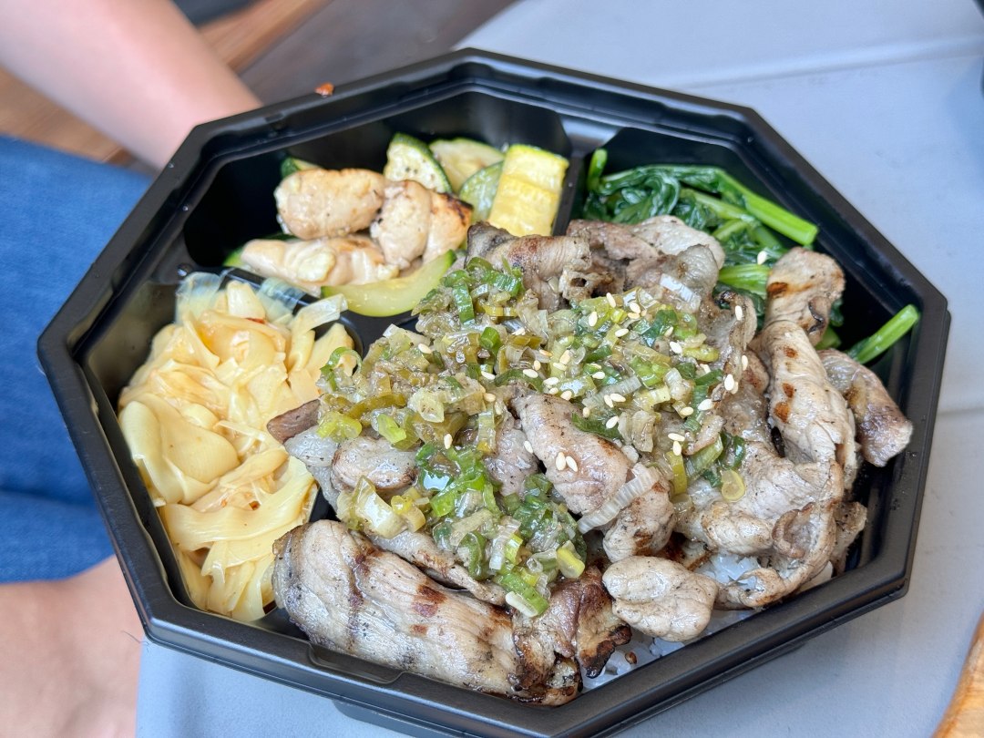 高雄直火柴燒餐盒『森碳』炭香燒肉餐盒 龍眼木直火碳烤 健康餐盒 @高雄美食底對