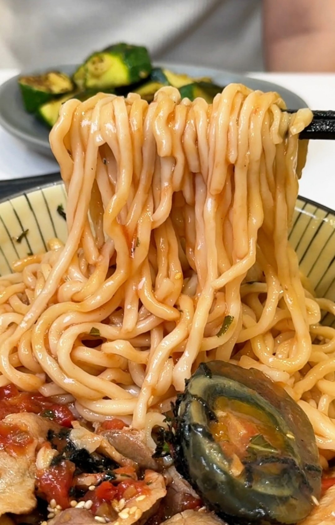 高雄文化中心『一川拌麵』塔香番茄皮蛋拌麵超吸睛 高雄拌麵推薦 @高雄美食底對