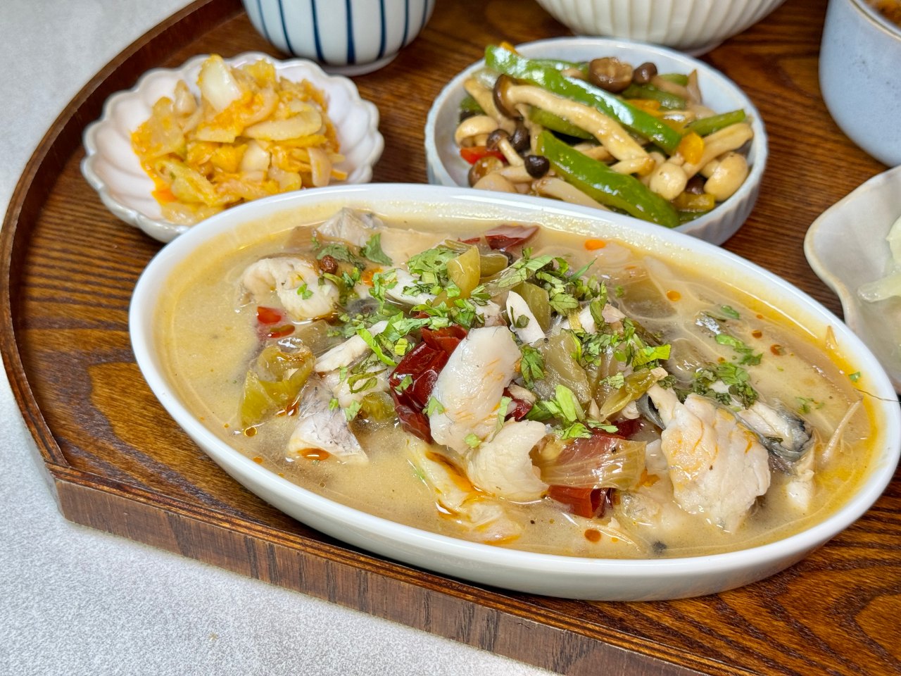 這家不只是網美店餐點非常強！『悠 Leisure』酸菜魚 蔥爆牛都是必點～泰式冬蔭功鍋燒意麵 @高雄美食底對