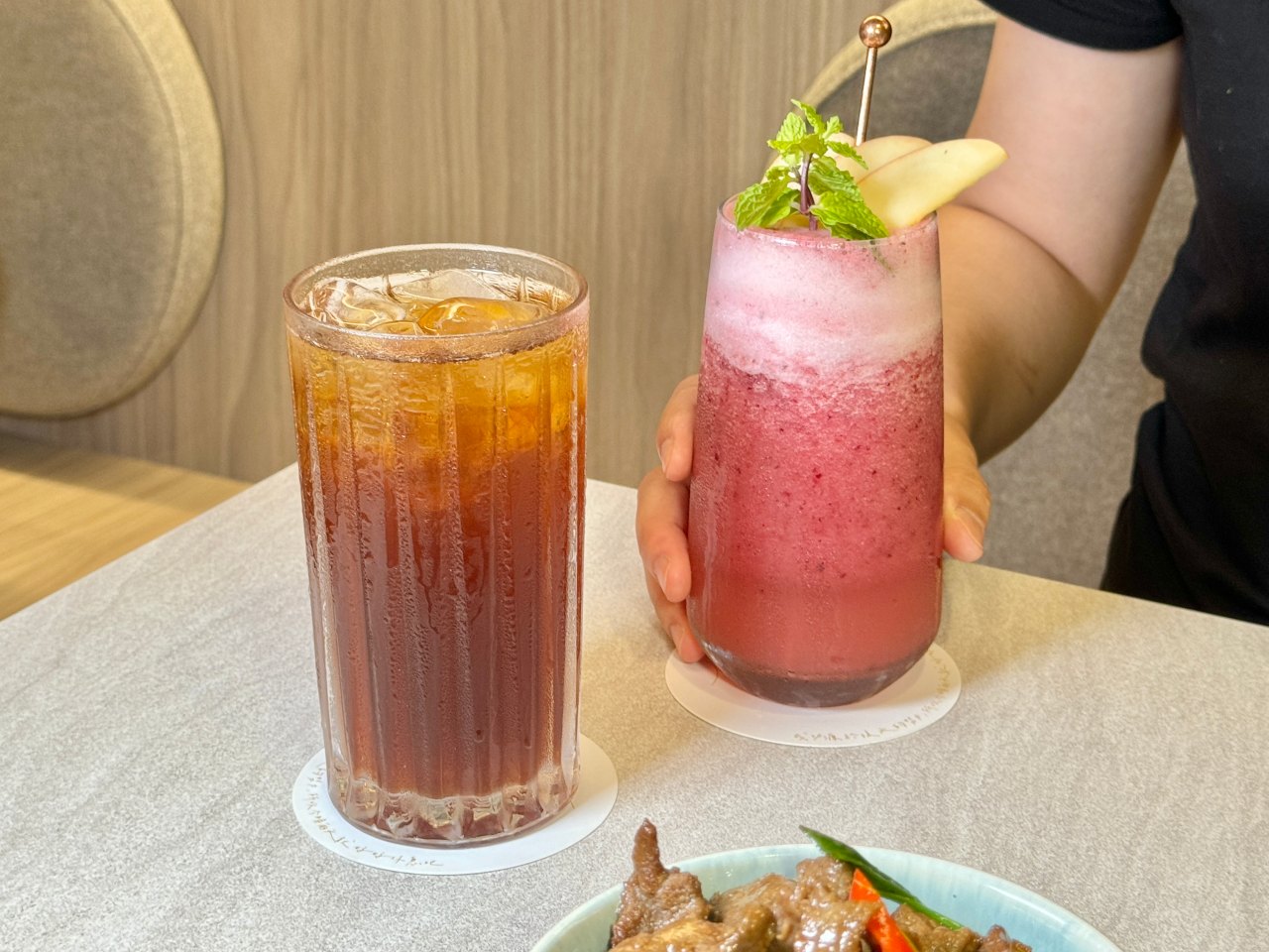 這家不只是網美店餐點非常強！『悠 Leisure』酸菜魚 蔥爆牛都是必點～泰式冬蔭功鍋燒意麵 @高雄美食底對