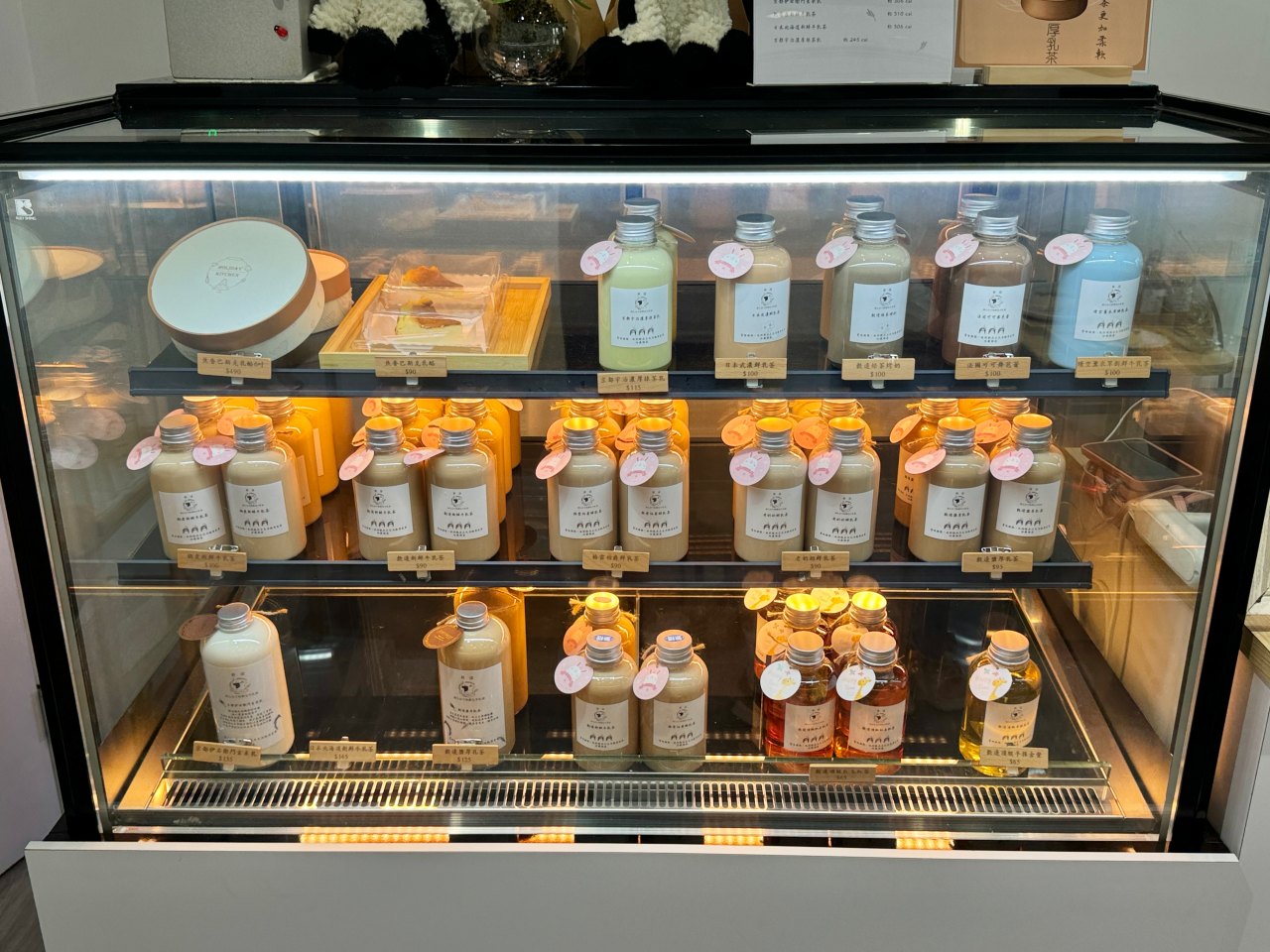 高雄必喝新鮮牛乳茶『穀逯新鮮牛乳茶』每日供應多達十種以上口味 @高雄美食底對
