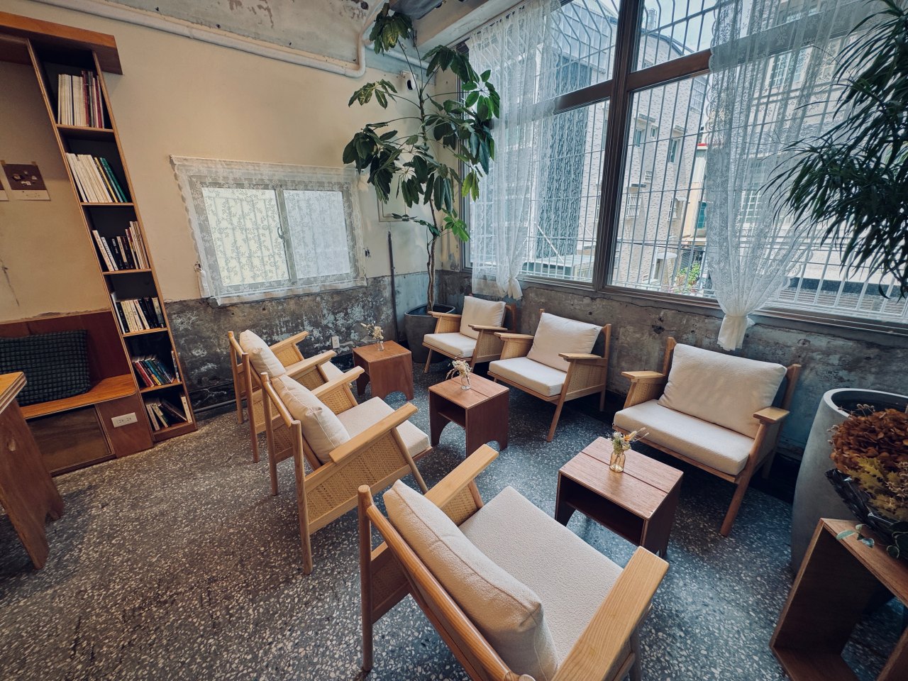 高雄三民區最新咖啡店『127cafe』老屋咖啡氛圍感超好！有鹹食正餐可點 @高雄美食底對
