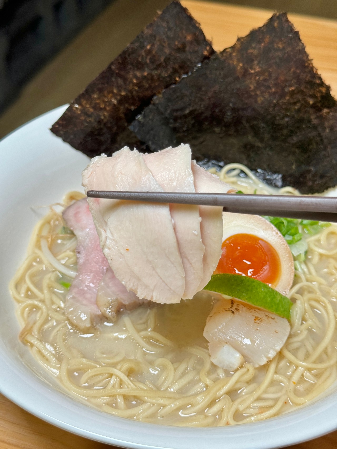 高雄巷弄拉麵『鷺足拉麵』大滿足超澎湃配料宵夜拉麵 @高雄美食底對