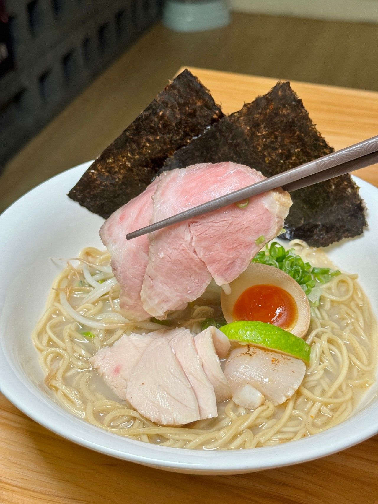 高雄巷弄拉麵『鷺足拉麵』大滿足超澎湃配料宵夜拉麵 @高雄美食底對