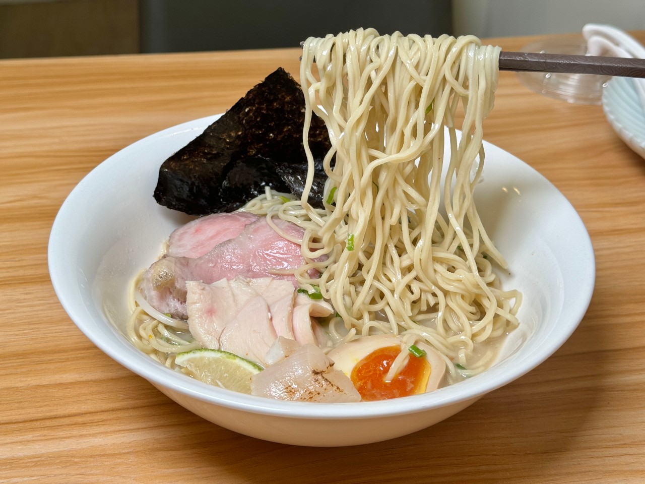 高雄巷弄拉麵『鷺足拉麵』大滿足超澎湃配料宵夜拉麵 @高雄美食底對