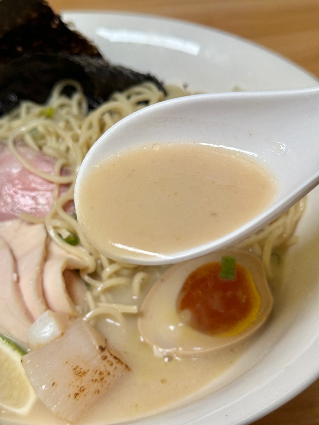 高雄巷弄拉麵『鷺足拉麵』大滿足超澎湃配料宵夜拉麵 @高雄美食底對