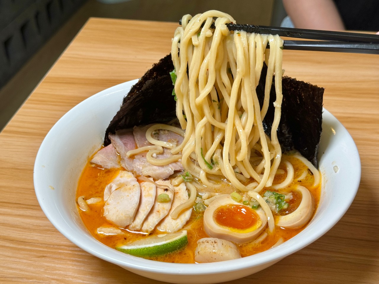 高雄巷弄拉麵『鷺足拉麵』大滿足超澎湃配料宵夜拉麵 @高雄美食底對