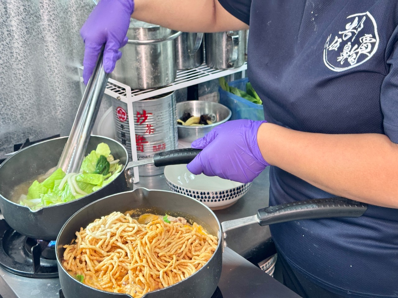鳳山鍋燒意麵『伍郜齁賈』不便宜！但生意超好～海鮮配料無火鍋料 @高雄美食底對