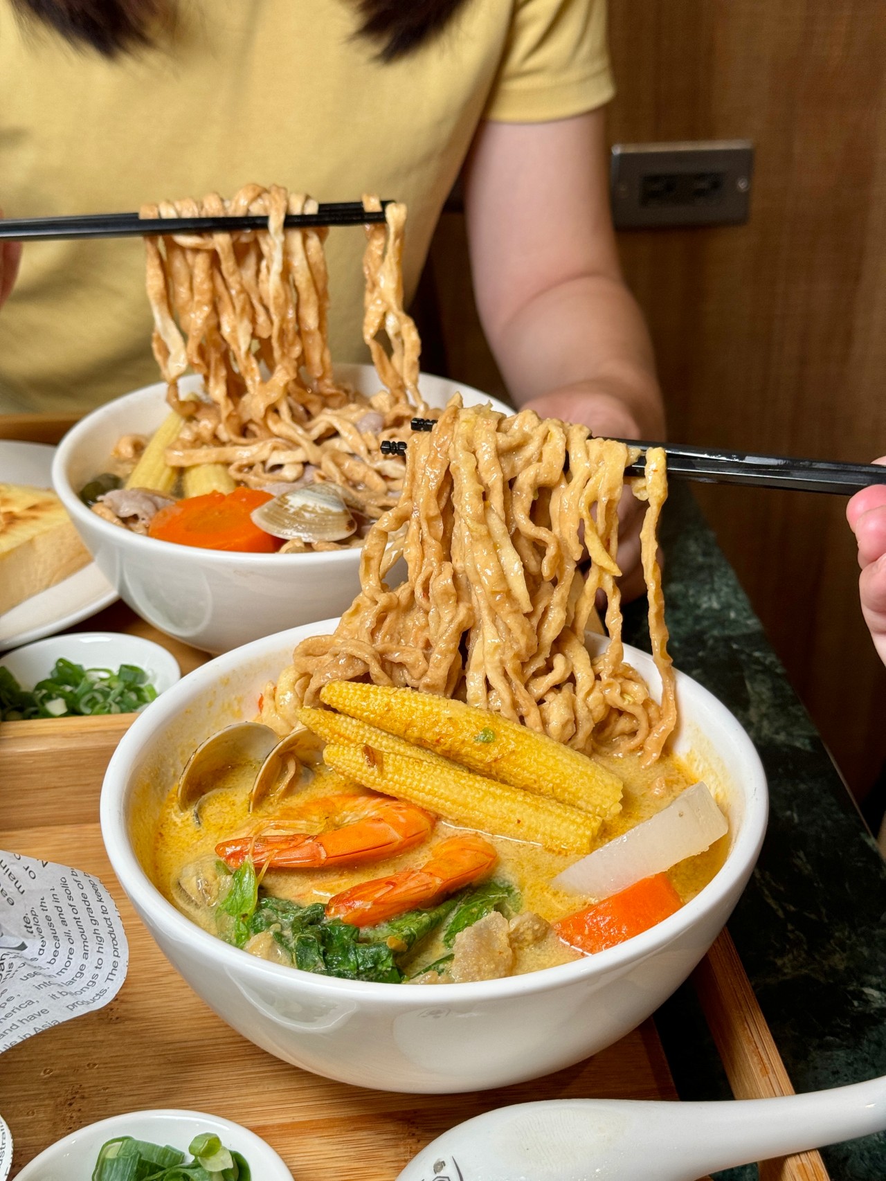 高雄必吃鍋燒意麵『謙稻sign in』老闆手炒叻沙湯頭超威～剝皮辣椒沒有雞鍋燒 @高雄美食底對