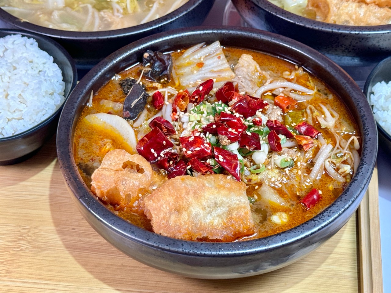 （附菜單）個人式酸菜魚鍋 麻辣水煮牛『成順-仁武店』180元一人獨享超爆料 飲料白飯免費供應 @高雄美食底對