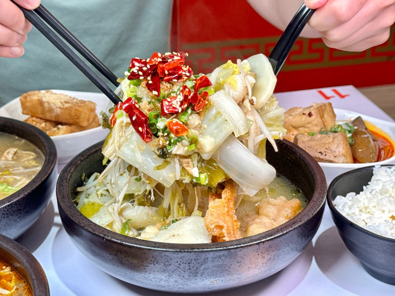 （附菜單）個人式酸菜魚鍋 麻辣水煮牛『成順-仁武店』180元一人獨享超爆料 飲料白飯免費供應 @高雄美食底對