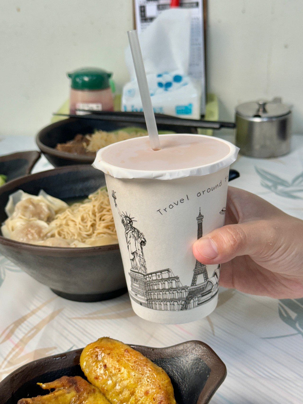 高雄道地港式雲吞麵『巧來香港雲吞麵』口味道地！絲襪奶茶也神好喝 @高雄美食底對