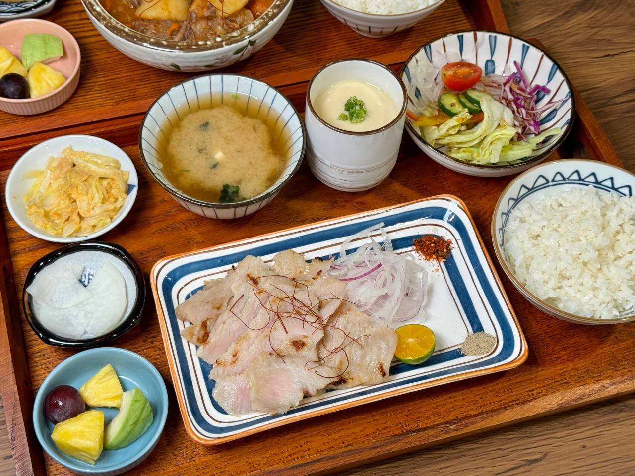 (有菜單)榮總附近很有溫度日式定食店『踱啊踱啊·創意手作定食』推薦蕃茄燉煮牛 松阪西京燒 @高雄美食底對
