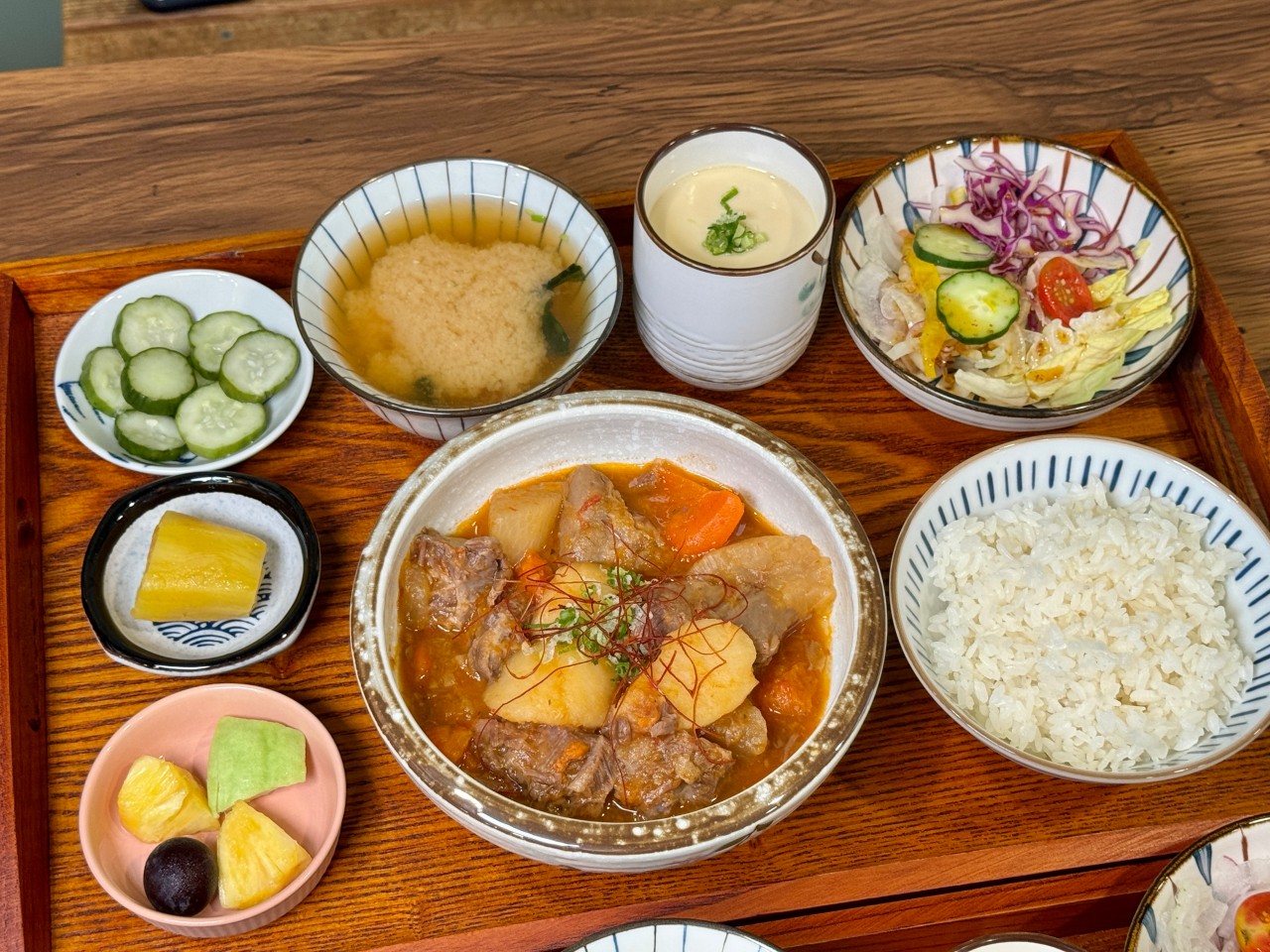 (有菜單)榮總附近很有溫度日式定食店『踱啊踱啊·創意手作定食』推薦蕃茄燉煮牛 松阪西京燒 @高雄美食底對