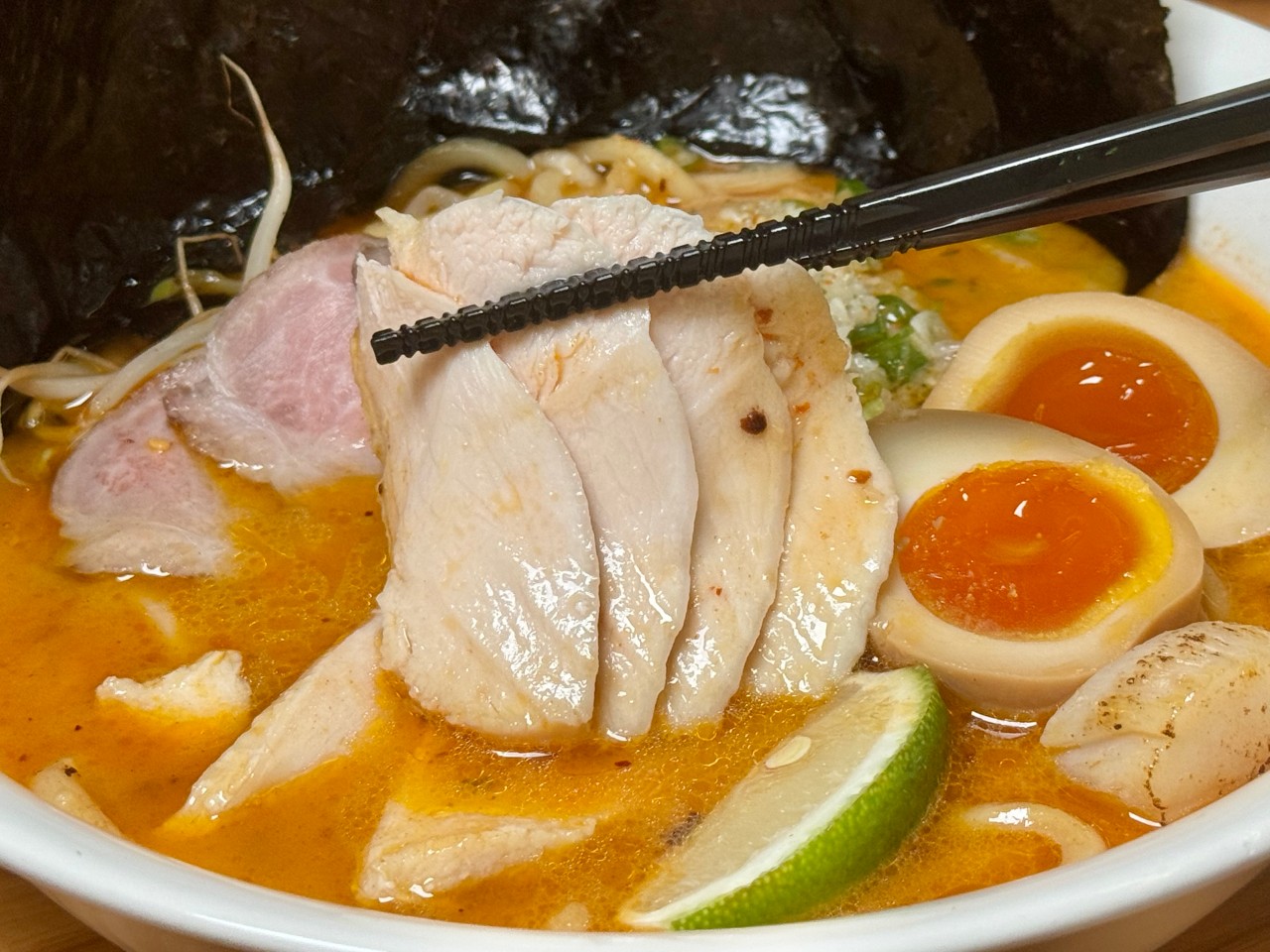 高雄巷弄拉麵『鷺足拉麵』大滿足超澎湃配料宵夜拉麵 @高雄美食底對