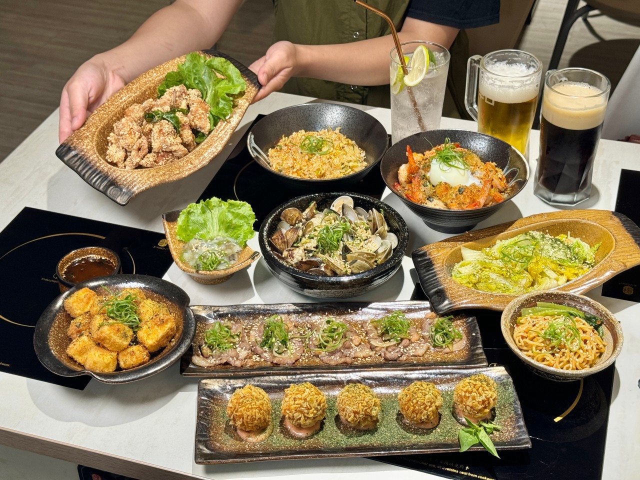 高雄最強宵夜不只賣平價鍋物『粟木鍋物』還有各式餐酒料理全部都便宜又好吃 @高雄美食底對