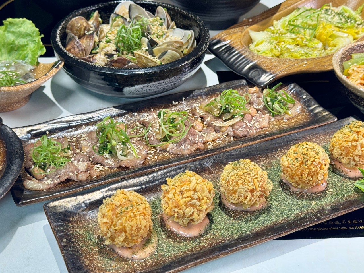 高雄最強宵夜不只賣平價鍋物『粟木鍋物』還有各式餐酒料理全部都便宜又好吃 @高雄美食底對