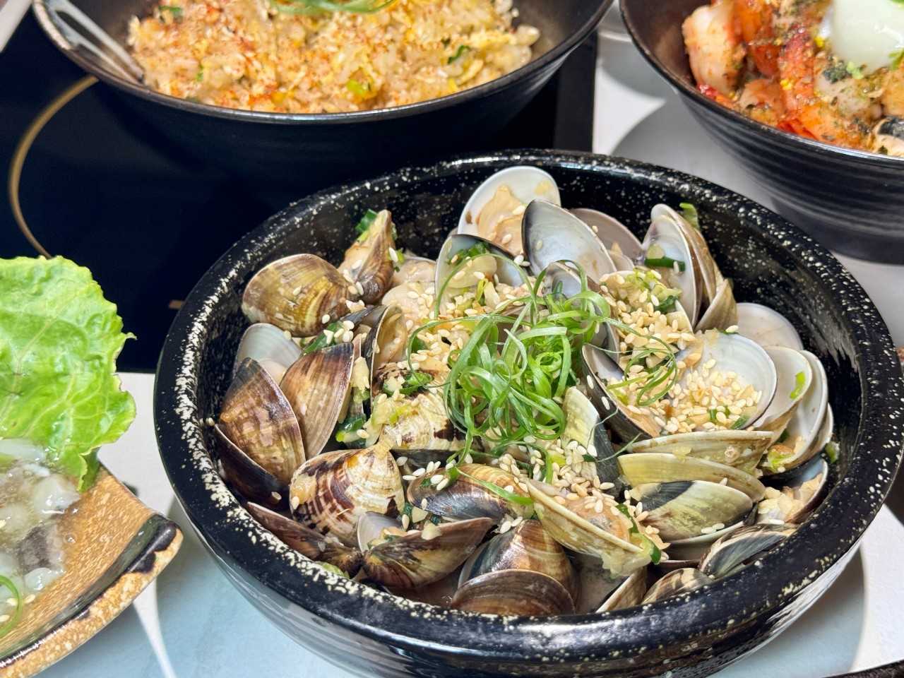 高雄最強宵夜不只賣平價鍋物『粟木鍋物』還有各式餐酒料理全部都便宜又好吃 @高雄美食底對
