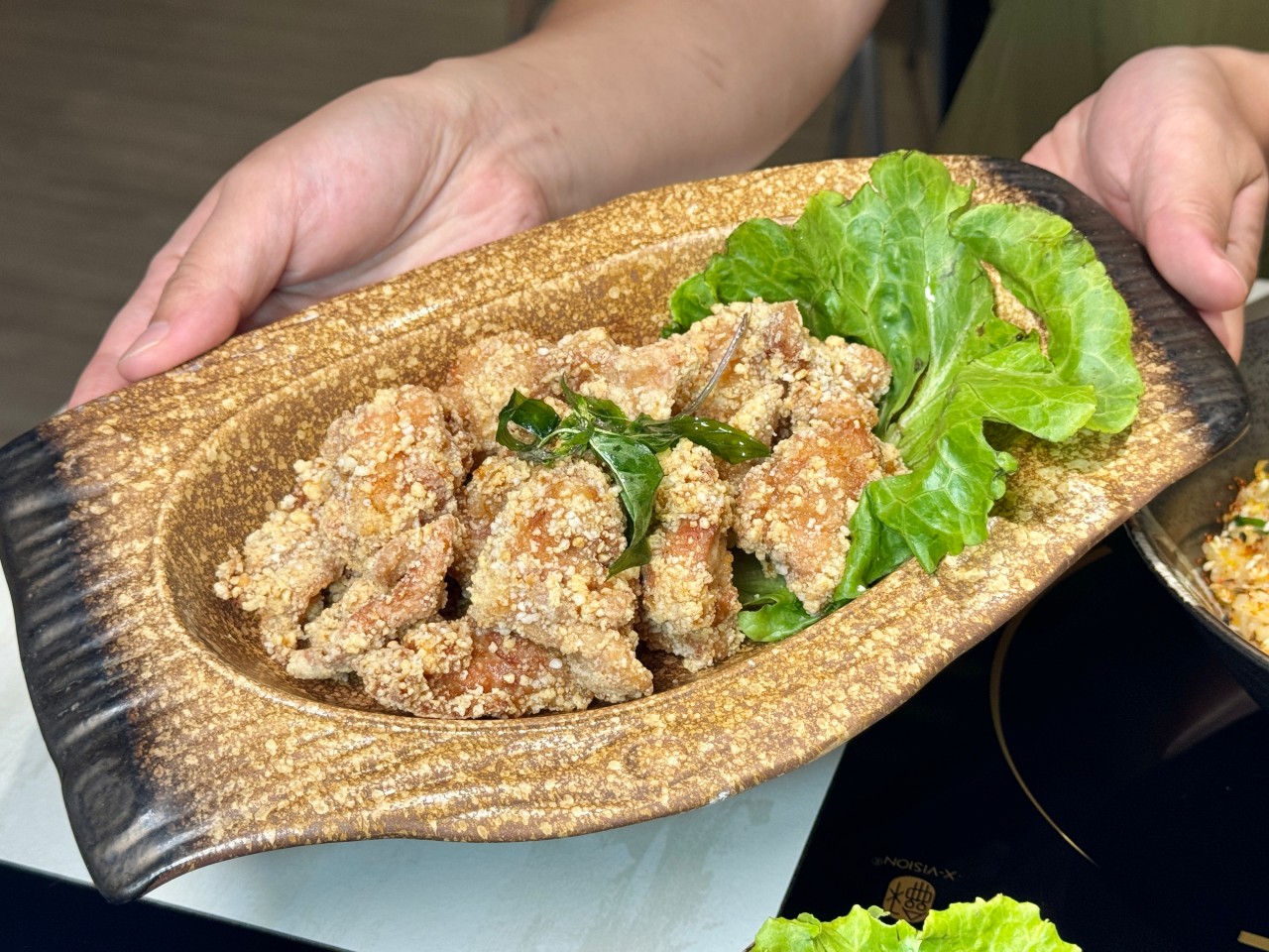 高雄最強宵夜不只賣平價鍋物『粟木鍋物』還有各式餐酒料理全部都便宜又好吃 @高雄美食底對