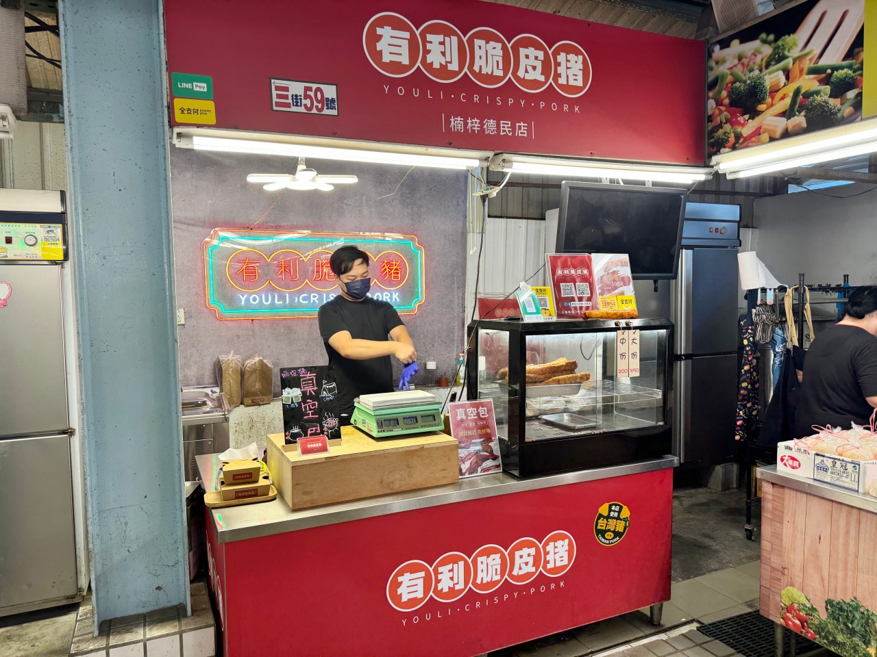 全部都超欠吃！『德民尚青黃昏市場』必吃美食四家推薦 @高雄美食底對