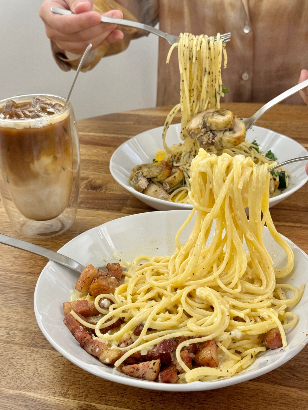 （有菜單）超便宜義大麵！量驚呆還可以免費加麵『義万両 洋食·咖啡』推薦松露奶油雞腿Pasta @高雄美食底對