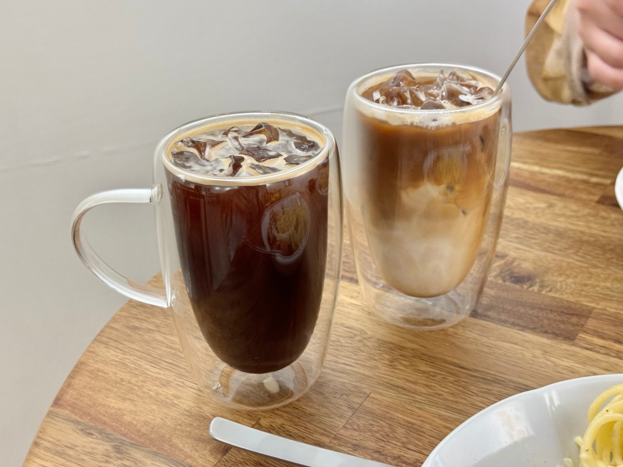 （有菜單）超便宜義大麵！量驚呆還可以免費加麵『義万両 洋食·咖啡』推薦松露奶油雞腿Pasta @高雄美食底對