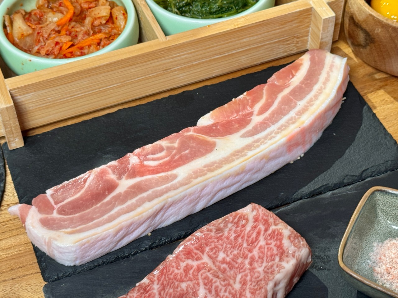 （有菜單）高雄新開幕『酒肉武林』中國風燒肉店！價格實在專人隨桌烤肉服務 @高雄美食底對