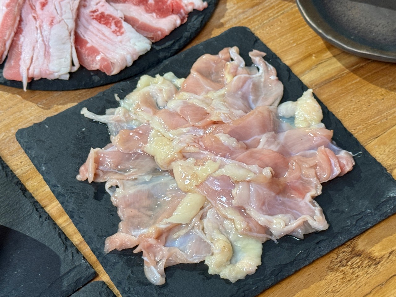（有菜單）高雄新開幕『酒肉武林』中國風燒肉店！價格實在專人隨桌烤肉服務 @高雄美食底對