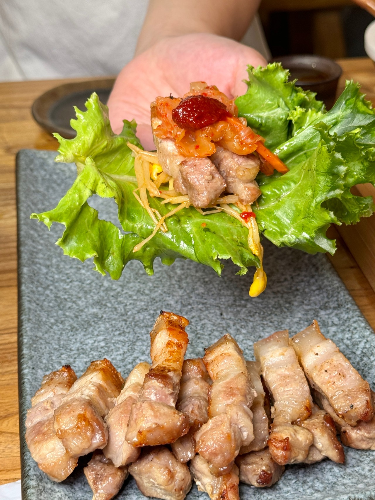 （有菜單）高雄新開幕『酒肉武林』中國風燒肉店！價格實在專人隨桌烤肉服務 @高雄美食底對