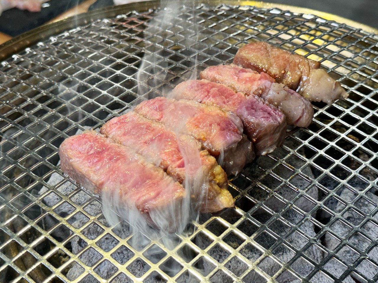 （有菜單）高雄新開幕『酒肉武林』中國風燒肉店！價格實在專人隨桌烤肉服務 @高雄美食底對