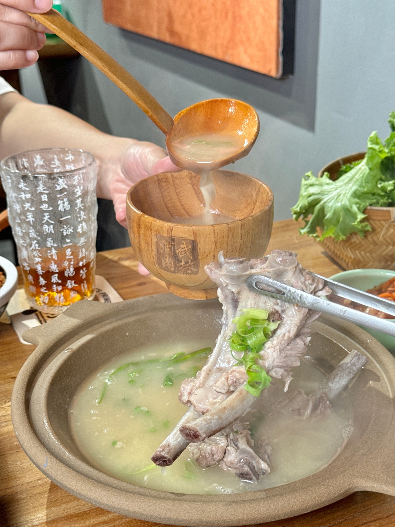 （有菜單）高雄新開幕『酒肉武林』中國風燒肉店！價格實在專人隨桌烤肉服務 @高雄美食底對