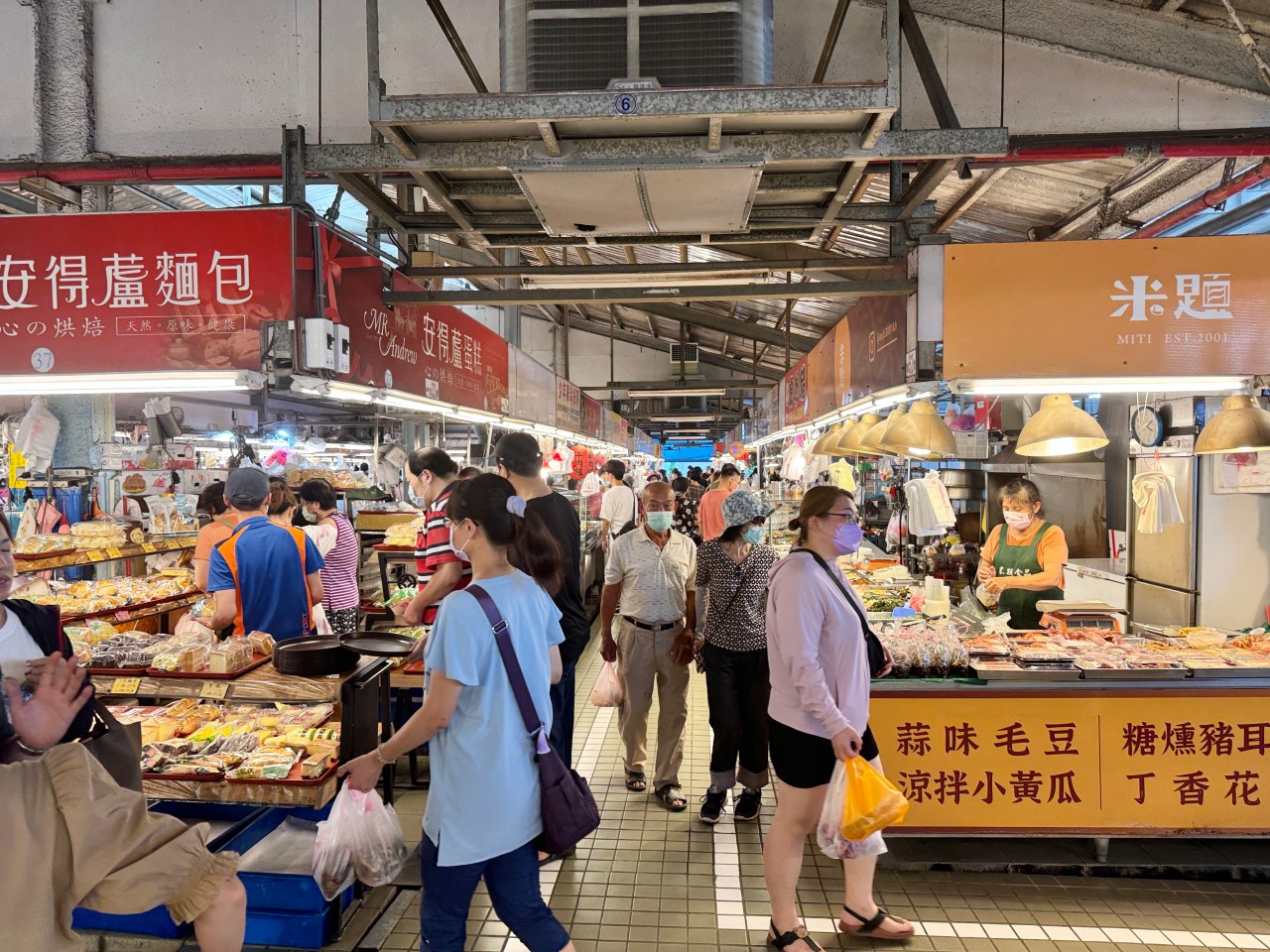 全部都超欠吃！『德民尚青黃昏市場』必吃美食四家推薦 @高雄美食底對