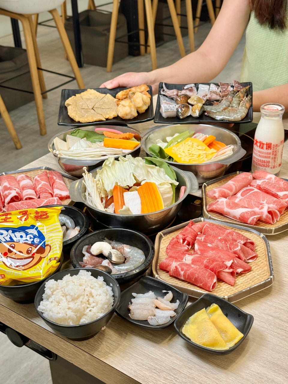 高雄平價個人鍋『飄鄉鍋物』不敢相信$140小火鍋肉品海鮮品質都這麼好 @高雄美食底對